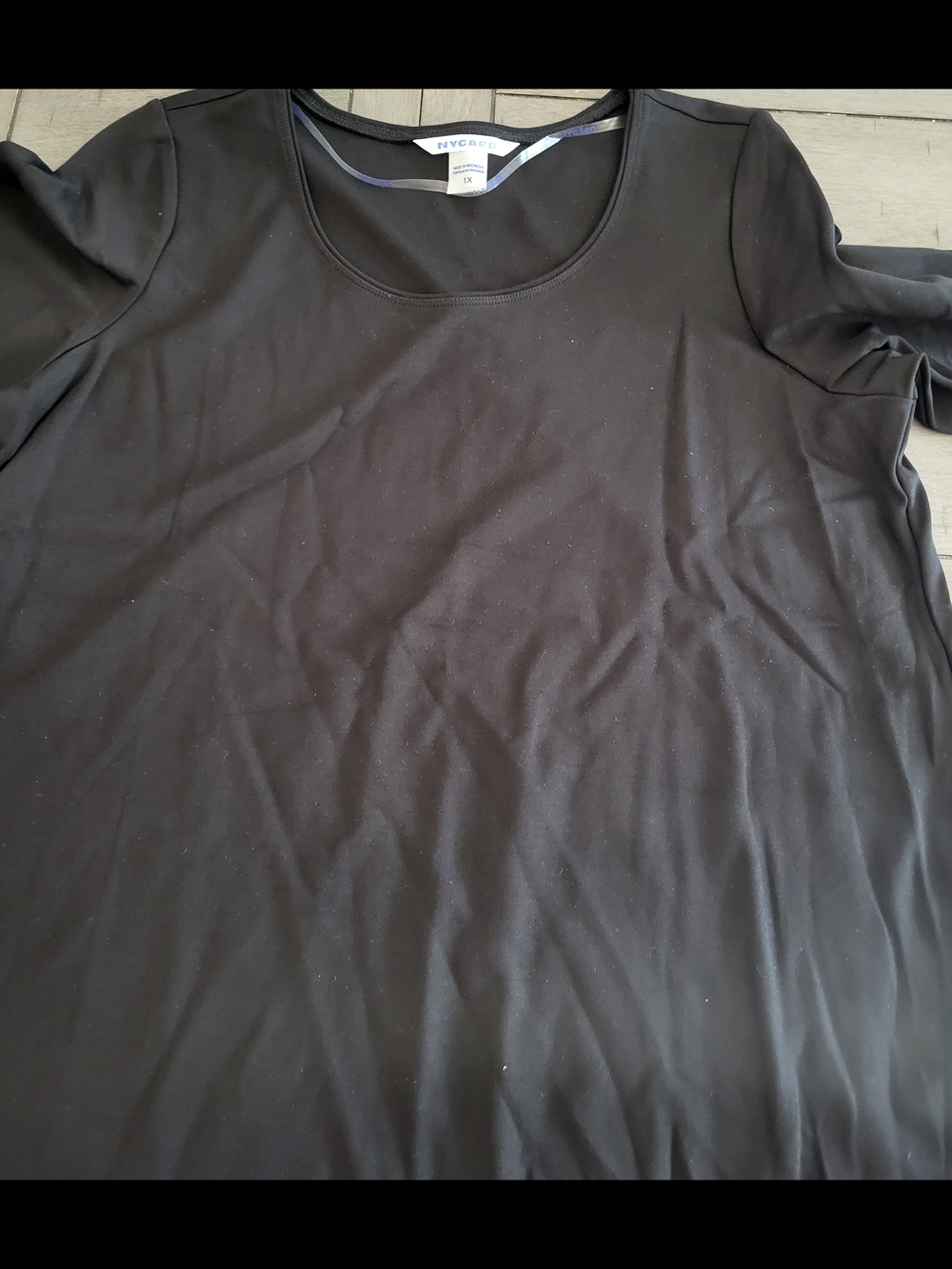 NYgard Black Scoop Neck Tee